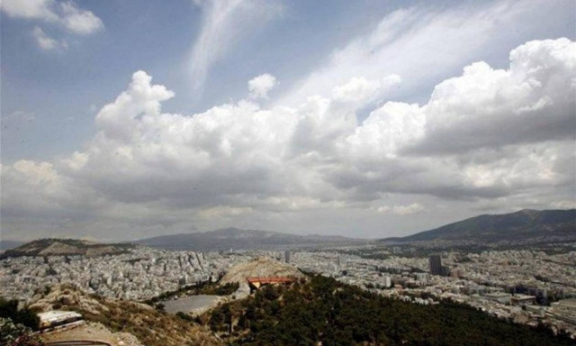 Καιρός: Αραιές νεφώσεις - Πού είναι πιθανό να βρέξει