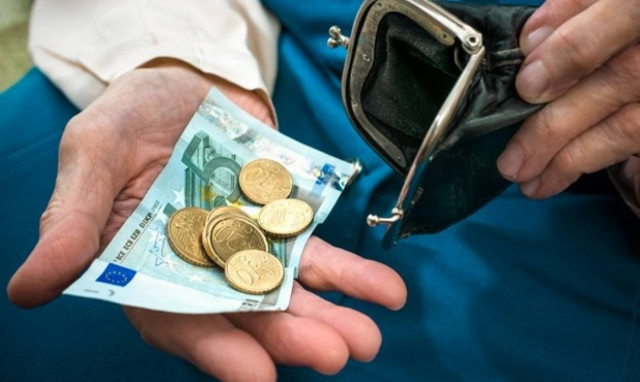 «Θυσία» στο ΔΝΤ οι κύριες συντάξεις - Οι μειώσεις που ζητούν οι δανειστές