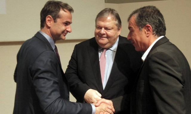 Πολιτικό φλερτ Μητσοτάκη με Βενιζέλο και Θεοδωράκη