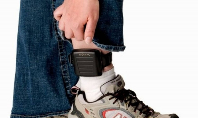 Φιάσκο με το «βραχιολάκι» - Κατηγορούμενη για το σκάνδαλο Energa η δραπέτης που το... ξεφορτώθηκε