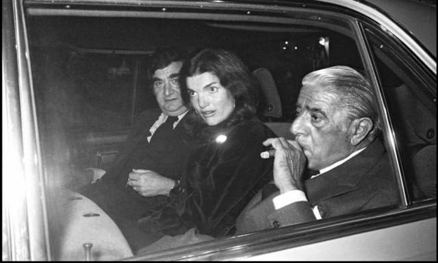 Αποκάλυψη-βόμβα για τον Ωνάση! Μία εβδομάδα μετά το γάμο του με την Τζάκι βρέθηκε στο δωμάτιο της...