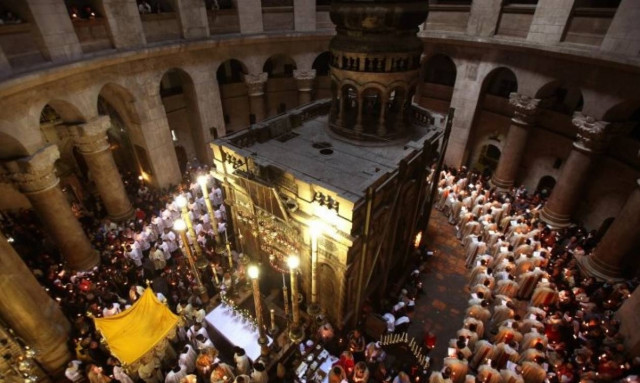 Ανεξήγητα φαινόμενα στον Πανάγιο Τάφο - Τι αναδίδεται από το εσωτερικό