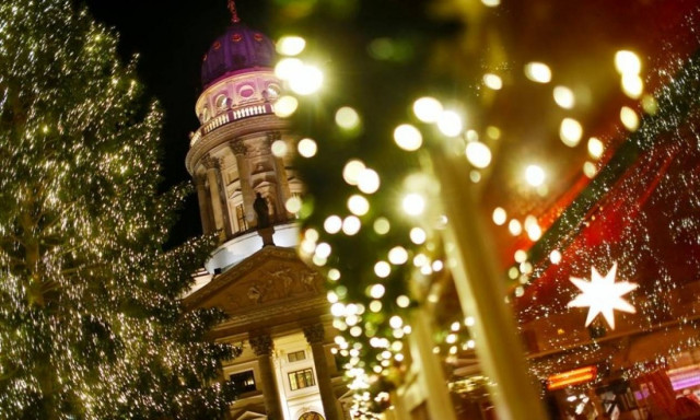 Χριστούγεννα 2016: Οι μεγαλύτερες πόλεις του κόσμου φόρεσαν τα καλά τους! (pics)