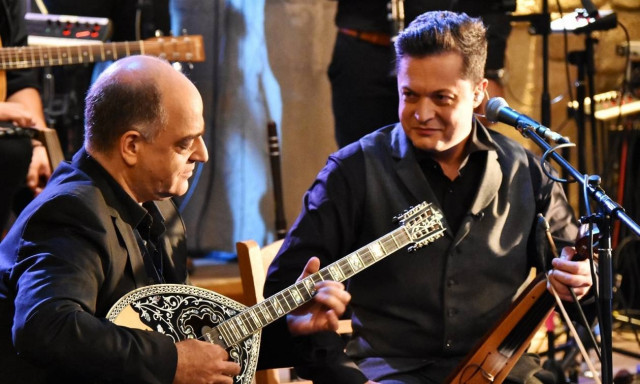 «Στην υγειά μας ρε παιδιά»: Έθνικ οδοιπορικό με οδηγό...την ποντιακή λύρα (pics)