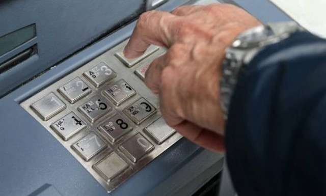 Φόρος στις αναλήψεις μετρητών στο όνομα της φοροδιαφυγής