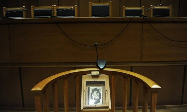 Σε δίκη η σπείρα με τις πλαστές διαθήκες