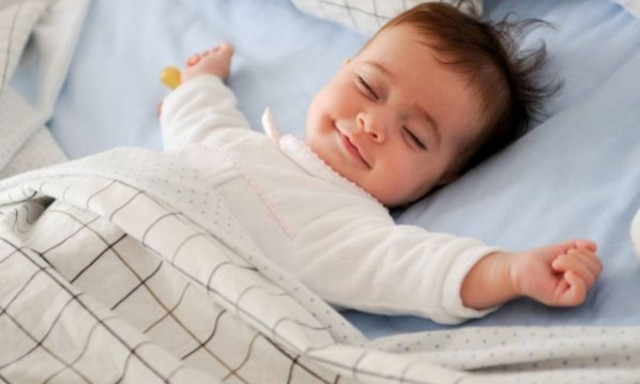 5 tips για να κοιμάται εύκολα το μωρό σας