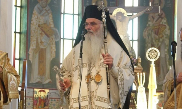 Ο Μεσογαίας Νικόλαος στο πανηγυρίζοντα  ναό του Αγίου Ανδρέα Λαυρίου