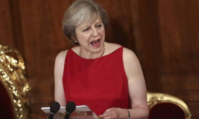 Η Μέι προετοιμάζει έδαφος για το Brexit και «καλοπιάνει» τον Ντόναλντ Τραμπ