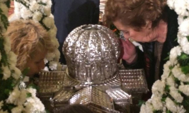 Πάτρα: Πλήθος κόσμου στον Άγιο Ανδρέα προσκυνούν την τίμια κάρα