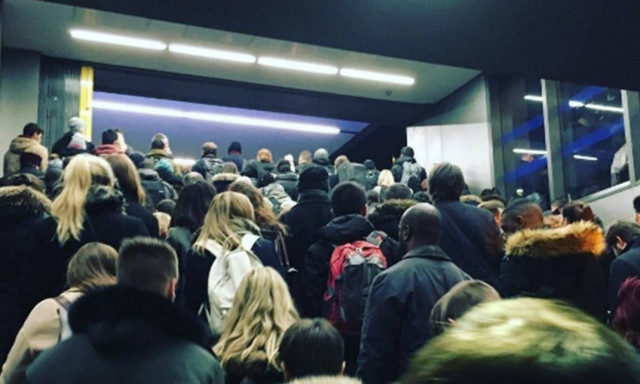 Εκκενώθηκαν τέσσερις σταθμοί μετρό του Λονδίνου (pics+vid)