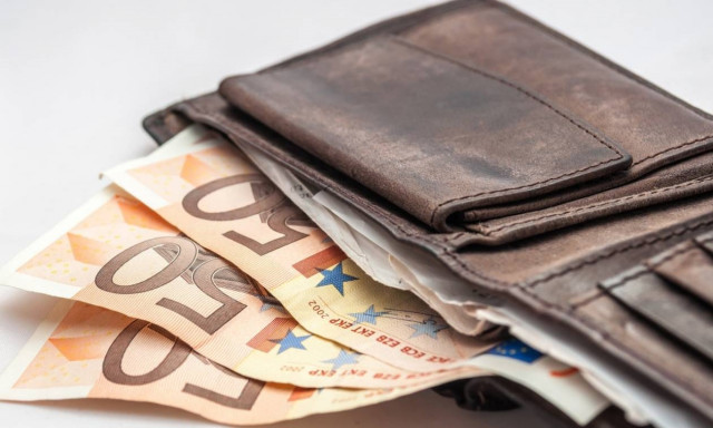 Σέρρες: Δωδεκάχρονη βρήκε και παρέδωσε στην Αστυνομία πορτοφόλι με 3.400 ευρώ (pic)