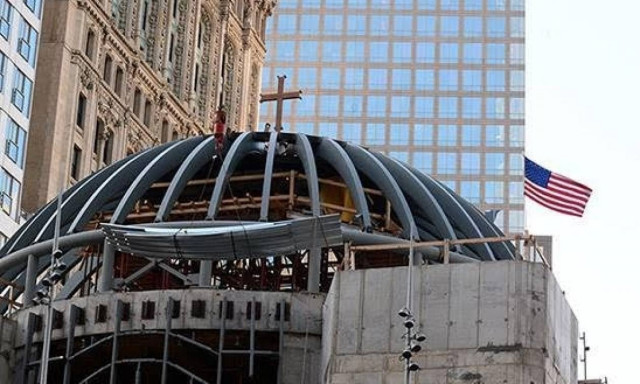 Nεα Υόρκη: Τοποθετήθηκε ο σταυρός στον Άγιο Νικόλαο στο Ground Zero (photo)