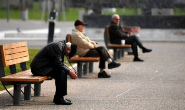 Προκλητικό! Άλλοι παίρνουν 700 ευρώ σύνταξη κι άλλοι... 3.000!