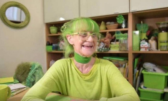 Η «Πράσινη Κυρία» της Νέας Υόρκης: Η γυναίκα που ζει «βουτηγμένη» στο πράσινο (pics&vid)