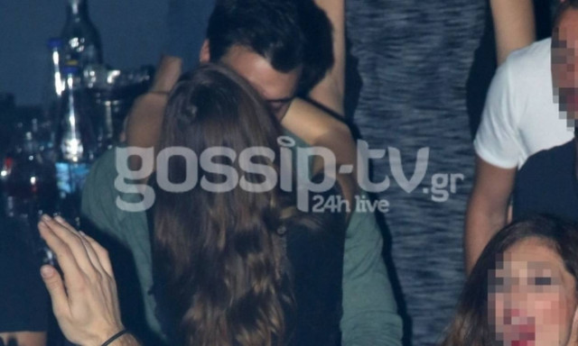 Δε προλάβαμε να μάθουμε για τη σχέση τους και τους πιάσαμε να φιλιούνται στα μπουζούκια