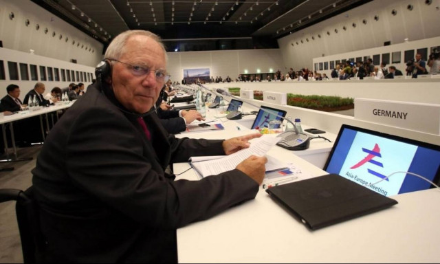 Θρίλερ με την αξιολόγηση: Ο Σόιμπλε συμφωνεί με ελάφρυνση χρέους - Οι Θεσμοί ζητούν περισσότερο αίμα