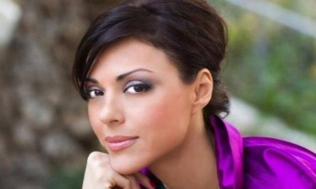 Σίσσυ Φειδά: Στόλισε το δέντρο της και έβγαλε φωτό με το μωράκι της