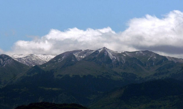 Καιρός: Με συννεφιά και άνοδο της θερμοκρασίας η Παρασκευή - Πού χρειάζονται αλυσίδες τα οχήματα