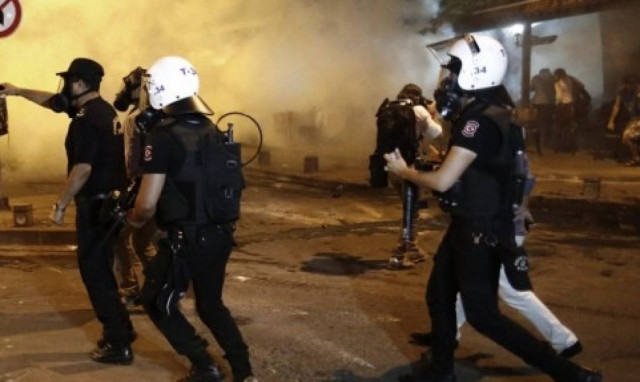 Τουρκία: Διαδήλωση στην Κωνσταντινούπολη κατά της σφαγής... στο Χαλέπι