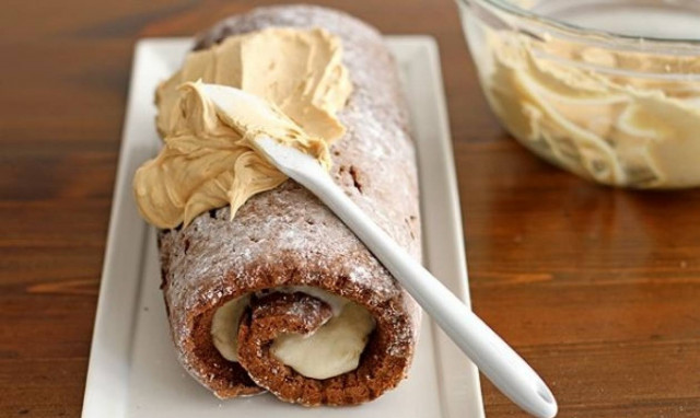 Το απόλυτο σοκολατένιο παντεσπάνι για ρολό-κορμό κέικ