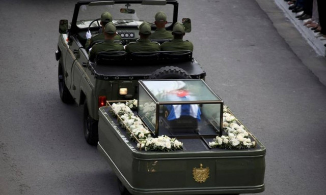 Η τέφρα του Φιντέλ Κάστρο στο Σαντιάγο ντε Κούβα για τον τελευταίο αποχαιρετισμό