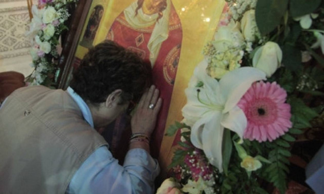 Συγκλονιστικό θαύμα της Αγίας Βαρβάρας-Θεραπεύει παράλυτο κορίτσι