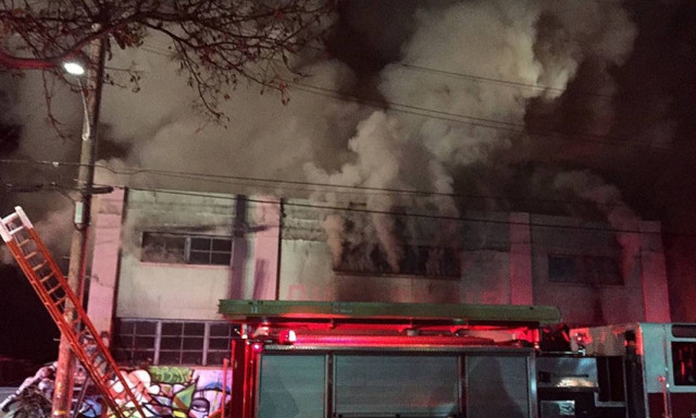 Ανείπωτη τραγωδία στις ΗΠΑ: Βρέθηκαν 24 πτώματα στην καμένη αποθήκη του Όκλαντ