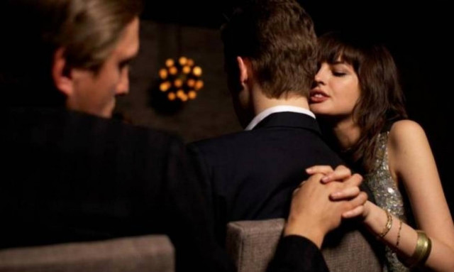 Μπορείς να ανιχνεύσεις το κέρατο απο μια μόνο κίνηση - Δείτε τι κάνουν όσες απατούν