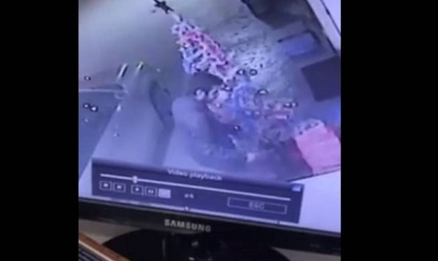 Έκλεψαν περίπτερο αλλά τους έπιασε η κάμερα - Δείτε τη στιγμή του «χτυπήματος» (vid)