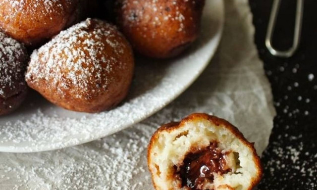 Doughnuts γεμιστά με σοκολάτα για να τσιμπάς non stop