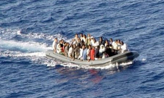 ΜΕΤΑΝΑΣΤΕΣ ΠΩΜΟΣ: Η κακοκαιρία δυσχεραίνει το έργο - Τι ώρα αναμένεται να φτάσει το σκάφος