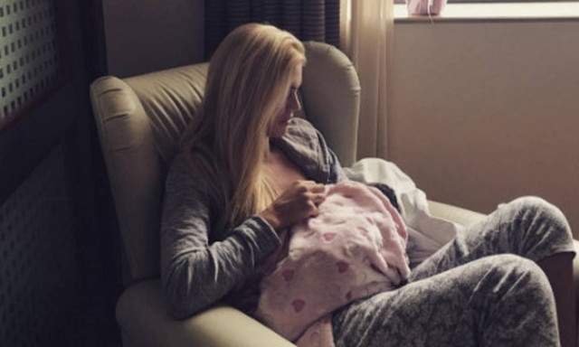 Βάσω Κολλιδά: Στιλάτη πέντε μέρες μετά τη γέννηση της κόρης της (photo)