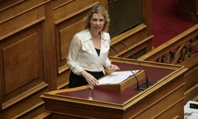 Χαμός στη Βουλή: Καβγάς Παπακώστα - Σταθάκη με σκληρούς χαρακτηρισμούς (vid)