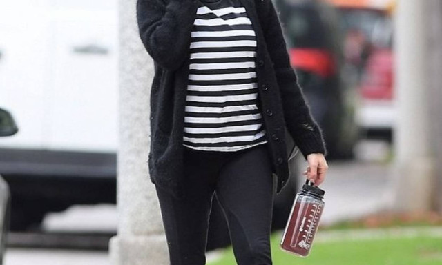 Επιτέλους! Η γλυκιά ηθοποιός μας δείχνει τη φουσκωμένη της κοιλίτσα για πρώτη φορά