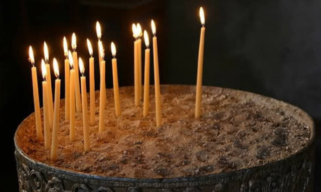 Τι πρέπει να λέμε όταν ανάβουμε ένα κερί;