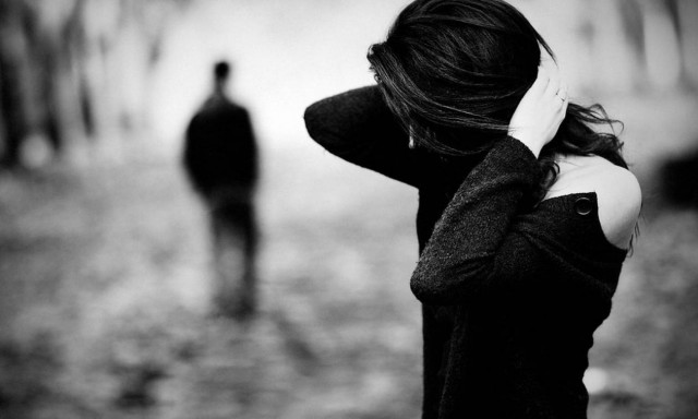 Χάνουν προνόμια λόγω... γάμου! Τι κάνουν πολλά ζευγάρια για να διεκδικήσουν... κοινωνικές παροχές!