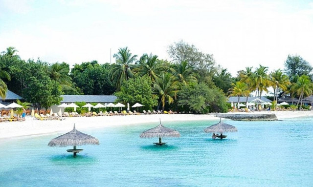 Το καλύτερο αφεντικό στον κόσμο: Πήγε τους υπαλλήλους του διακοπές στις Μαλδίβες! (pics+vid)