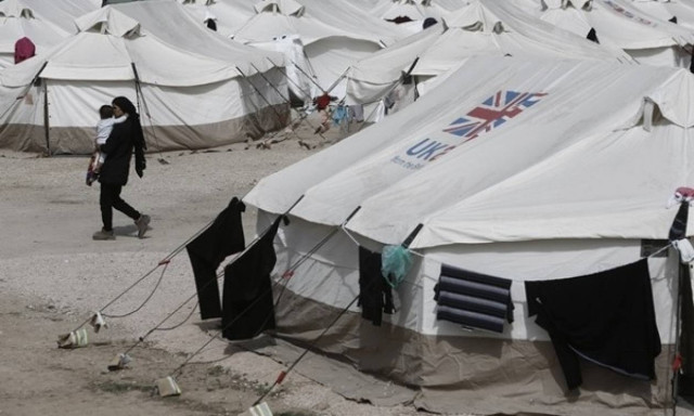 Η Ύπατη Αρμοστεία αντικαθιστά σκηνές με προκατασκευασμένους οικίσκους