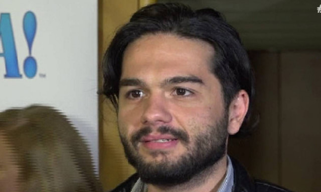 Χρήστος Μάστορας: Διαψεύδει την είδηση του γάμου και «δίνει» στεγνά την Καλομοίρα!