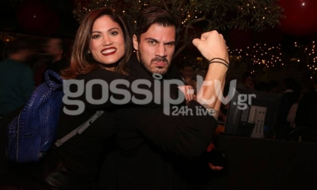 Γιατί η Συνατσάκη αγκαλιάζει τον Πετρετζίκη;