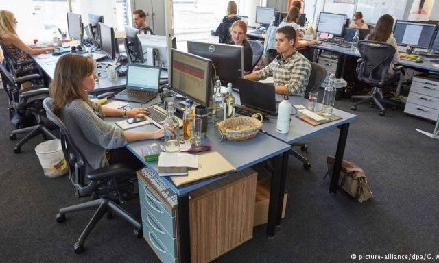 Ιαπωνία: Πολλοί μαζί στο ίδιο γραφείο δεν είναι για καλό