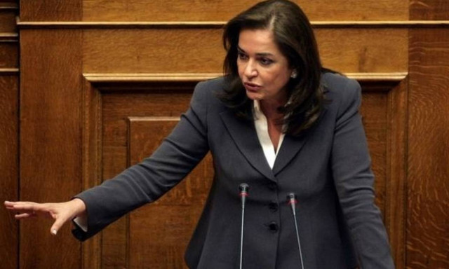 Συζήτηση προϋπολογισμού 2017 - Μπακογιάννη: Πανικόβλητος ο Τσίπρας πλειοδότησε στην παροχολογία