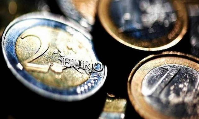 Πιέσεις από παντού για μείωση του αφορολόγητου