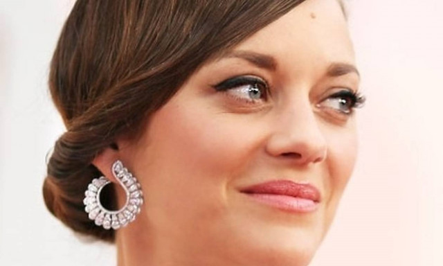 Hair makeover alert: Η Marion Cotillard άλλαξε τα μαλλιά της και μοιάζει κάπως έτσι