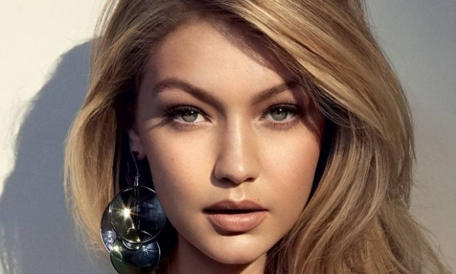 Θες να μάθεις να περπατάς σαν την Gigi Hadid στο catwalk; Δες το video!