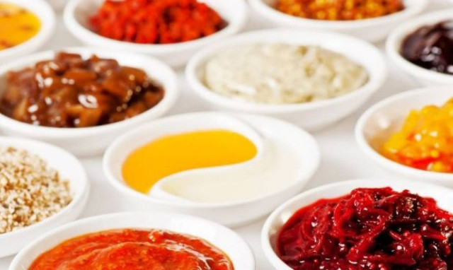 Πέντε σάλτσες που πρέπει να ξέρουμε να μαγειρεύουμε