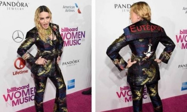 Άστραψαν τα φλας: Γιατί η Μαντόνα έγραψε στην πλάτη της «Ευτέρπη»; (vid)