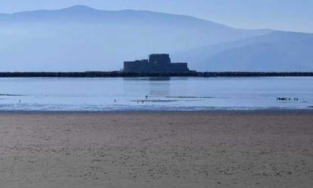 Εξαφανίστηκε η θάλασσα στο Ναύπλιο - Τι συνέβη;