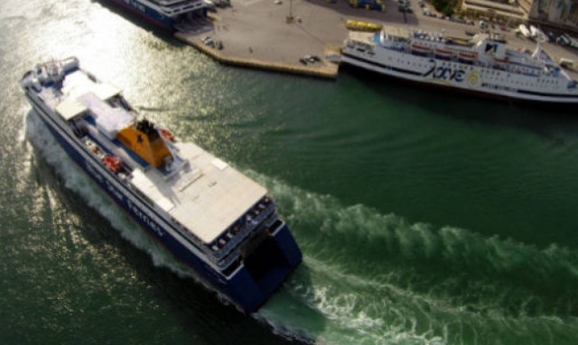 Χανιά: Έλυσαν κάβους τα πλοία από την Σούδα